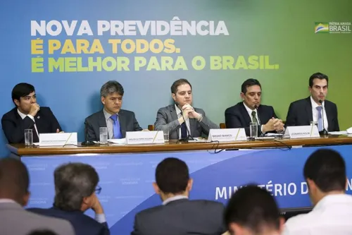 
				
					Reforma da Previdência: trabalhador vai trabalhar 40 anos para receber 100%
				
				