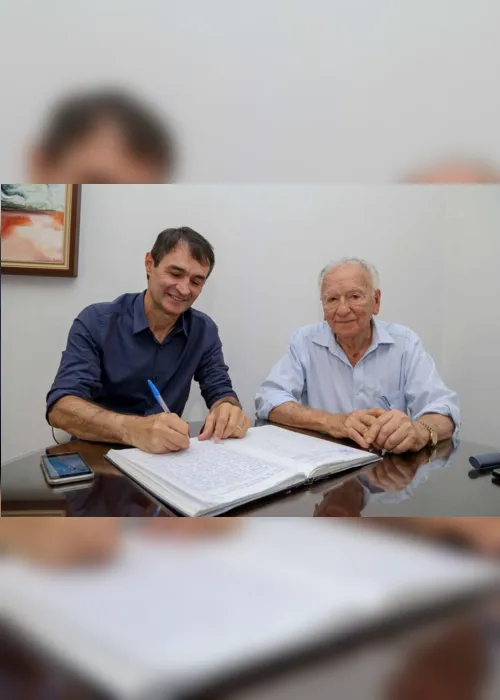 
                                        
                                            Romero anuncia licença e Enivaldo vai assumir prefeitura de Campina Grande
                                        
                                        