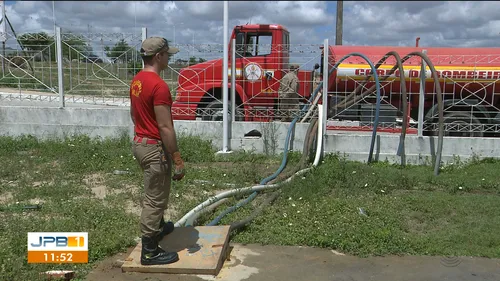 
				
					Hospitais de CG são abastecidos por carro-pipa e postos de saúde podem fechar
				
				