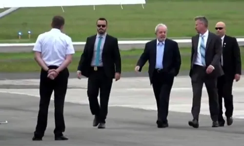 
				
					Lula deixa prisão em Curitiba para acompanhar velório do neto em SP
				
				