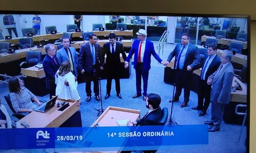 
                                        
                                            Um dia após arranca-rabo, deputados fazem roda de oração na Assembleia
                                        
                                        