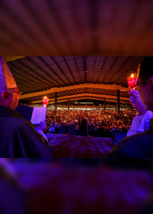 
                                        
                                            Crescer: bispo prega fortalecimento das famílias em missa com 16 mil velas
                                        
                                        