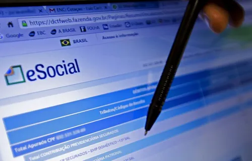 
				
					Empresa do Simples tem até terça para inscrever empregados no eSocial
				
				