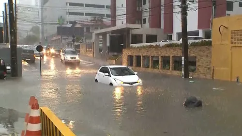 
				
					João Pessoa registra em uma hora 20% da chuva esperada para abril
				
				