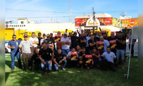 
				
					Vigilantes de carros-fortes fazem greve por aumento salarial na Paraíba
				
				