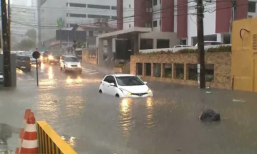 
                                        
                                            João Pessoa registra em uma hora 20% da chuva esperada para abril
                                        
                                        