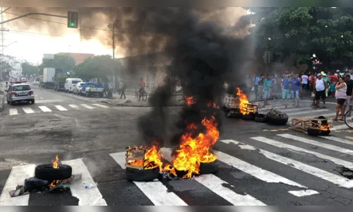 
				
					Comerciantes do Mercado Central de João Pessoa fazem protesto contra ação da Sedurb
				
				