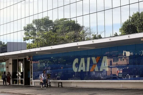 
				
					Caixa anuncia convocação de aprovados no concurso de 2014
				
				