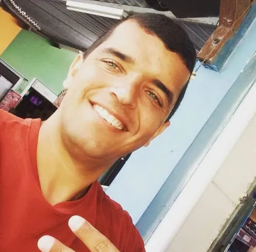 
				
					Radialista é assassinado dentro de restaurante em Campina Grande
				
				