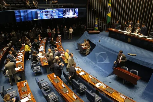 
				
					Senado aprova divisão de recursos do petróleo; PB deve receber R$ 343 milhões
				
				