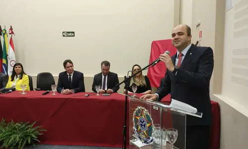 
                                        
                                            Procurador-geral do MPT diz que ideia de extinção da Justiça do Trabalho é esdrúxula
                                        
                                        