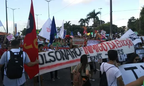 
                                        
                                            Atos em defesa da educação são registrados em seis cidades da PB
                                        
                                        