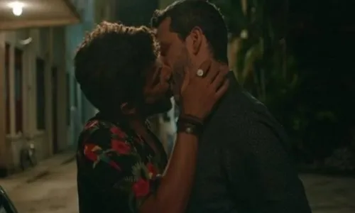 
				
					Ator paraibano comemora beijo gay em seriado 'Sob Pressão', na Globo
				
				
