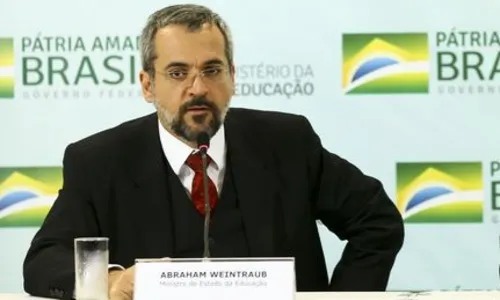 
                                        
                                            Abraham Weintraub anuncia saída do Ministério da Educação
                                        
                                        