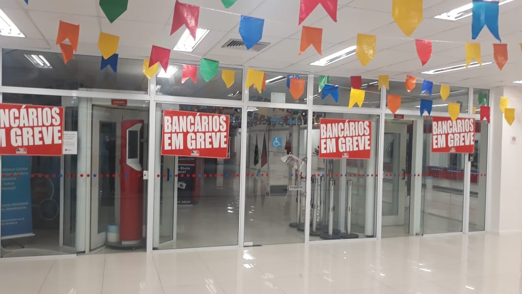 
				
					Dia de 'Greve Geral' termina em João Pessoa com manifestação na Lagoa
				
				