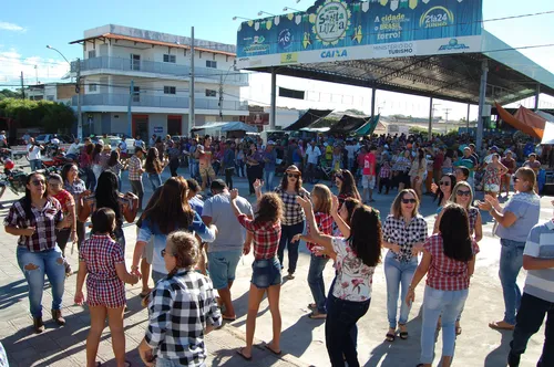 
				
					Santa Luzia promove quadrilha, forró e hasteamento da bandeira de São João
				
				