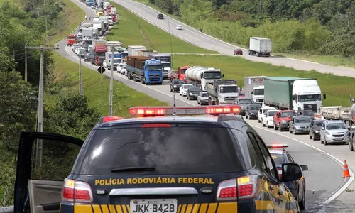 
                                        
                                            PRF flagra 22 motoristas dirigindo sob efeito de álcool durante o feriado, na Paraíba
                                        
                                        