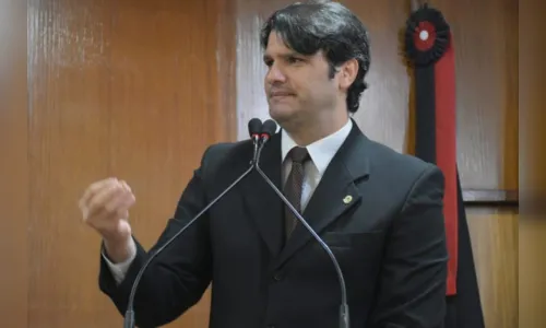 
				
					Dinho passa cargo de prefeito de João Pessoa para Leo Bezerra nesta sexta-feira
				
				