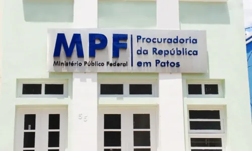 
                                        
                                            Recidiva: Justiça mantém prisão de ex-prefeitos da PB e outros três suspeitos
                                        
                                        
