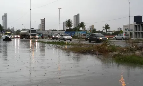 
                                        
                                            Em 24 horas, chove metade do esperado para junho em João Pessoa
                                        
                                        