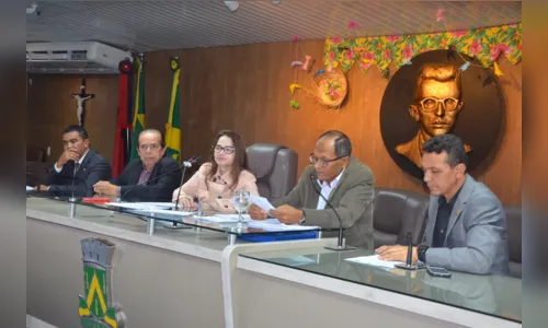 
				
					Câmara de CG aprova LDO 2020 com previsão de R$ 1 bi em receita
				
				