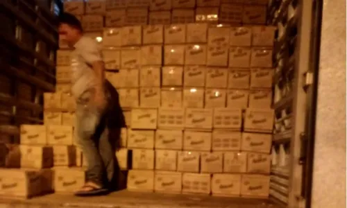 
				
					Caminhão com caixas de biscoitos avaliadas em R$ 100 mil é apreendido na Paraíba
				
				
