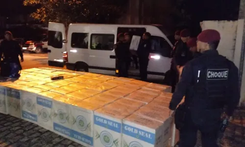 
				
					PM apreende carga com 3 toneladas de cigarros contrabandeados para a Paraíba
				
				