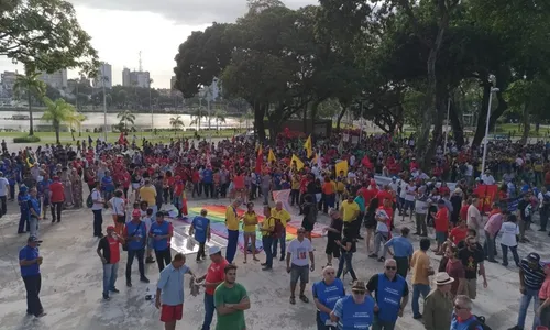 
                                        
                                            Dia de 'Greve Geral' termina em João Pessoa com manifestação na Lagoa
                                        
                                        