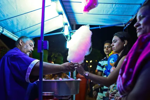 
				
					Carnaval: “sem festa, tem ambulante que está passando fome”, diz representante de associação
				
				