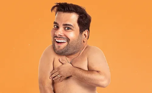 
				
					Rafael Cunha estreia no stand-up comedy com 'Casem, é ótimo!'
				
				