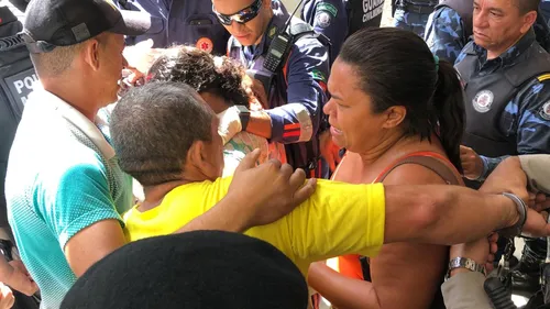 
				
					Festa das Neves: início de cadastro de comerciantes é marcado por tumulto no Cecaf
				
				