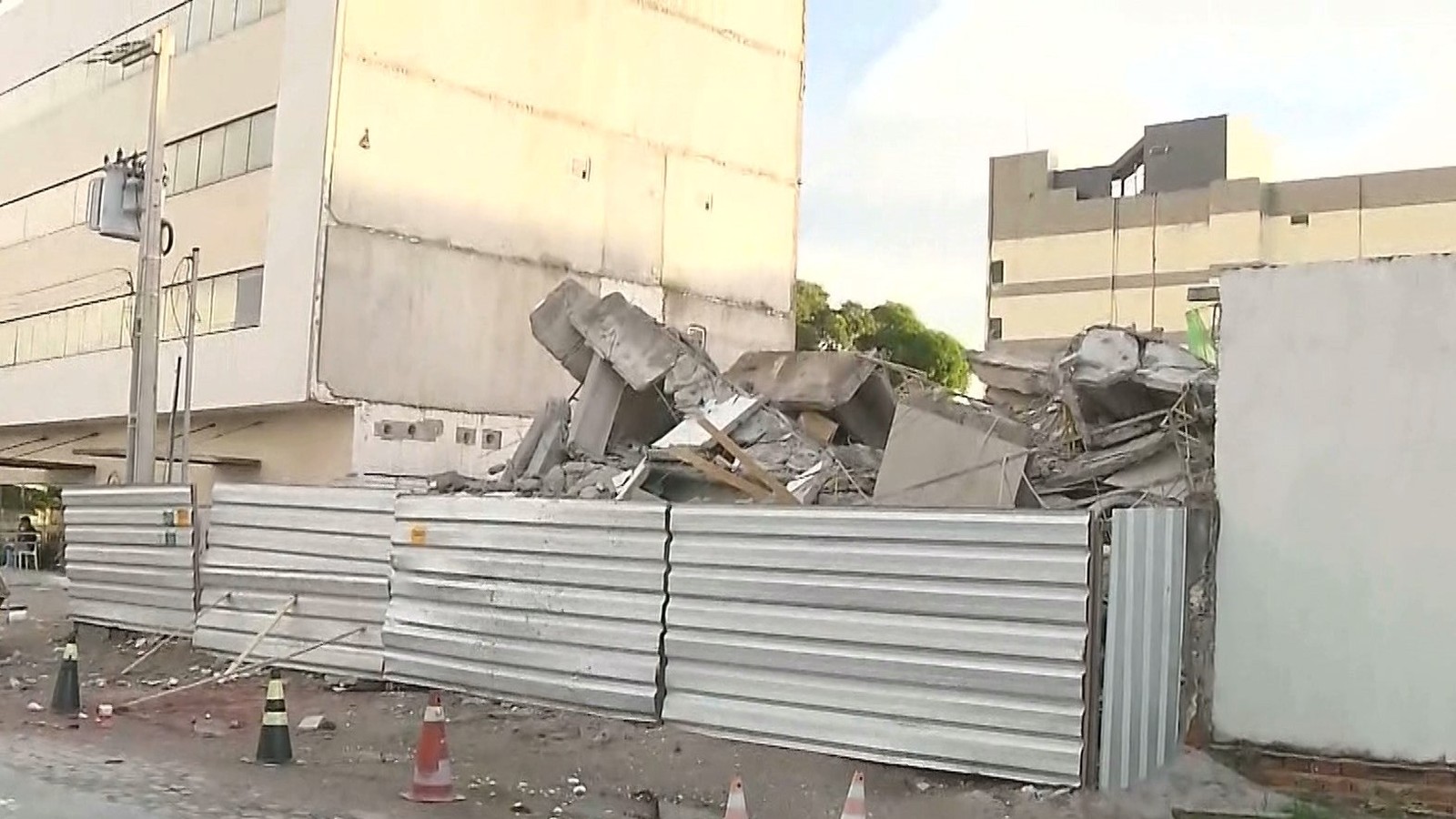 
				
					Prédio de cinco andares em construção desaba em João Pessoa
				
				