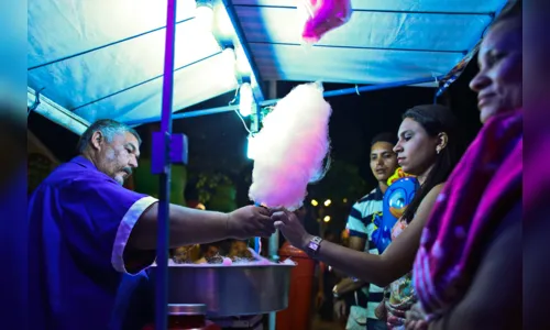 
				
					Carnaval: “sem festa, tem ambulante que está passando fome”, diz representante de associação
				
				