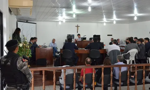 
                                        
                                            Xeque-mate: Advogados negam delação de Roberto Santiago e falam em prisão ilegal
                                        
                                        