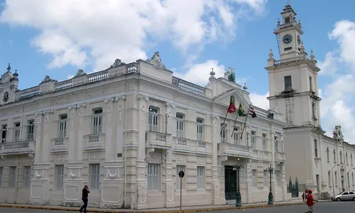 
                                        
                                            Educação afasta preventivamente professor suspeito de praticar crimes
                                        
                                        