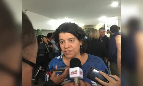 
				
					Calvário: Estela deixa presídio após desembargador expedir alvará de soltura
				
				