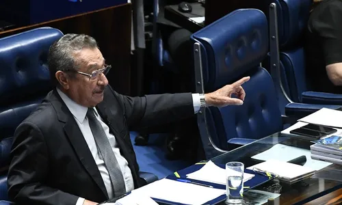 
                                        
                                            Corregedoria do Senado arquiva eleição polêmica conduzida por Maranhão
                                        
                                        