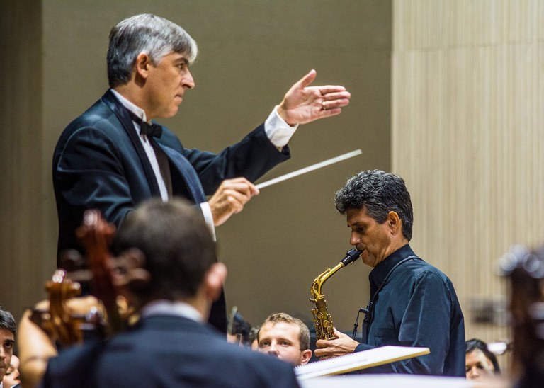 Orquestra Sinfônica da Paraíba + Osvaldo Ferreira (PT)