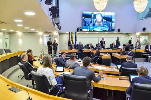 
				
					Deputados tentam 'cacifar' candidaturas próprias ou de parentes na PB
				
				