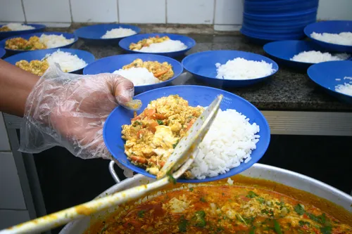 
				
					Sancionada lei que obriga manutenção de alimentação para alunos da rede pública
				
				