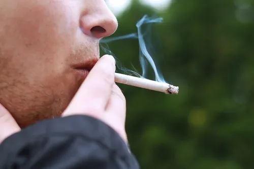 
				
					Consumo de cigarros pode prejudicar a visão, diz pesquisa da UFPB
				
				