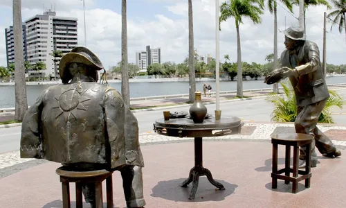 
                                        
                                            Monumento Farra da Bodega: Jackson do Pandeiro e Luiz Gonzaga
                                        
                                        