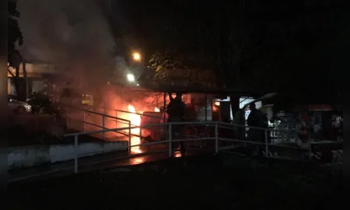 
				
					Incêndio destrói barraca de lanche na Central de Aulas da UEPB
				
				