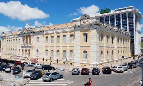 
                                        
                                            Associação de Shoppings entra com ADI contra gratuidade em estacionamentos
                                        
                                        