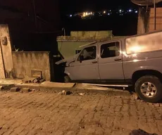 Motorista invade calçada com carro e deixa dois mortos e três feridos em Areia