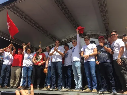 
				
					Liderado por Ricardo e com a presença de Haddad, ato em Monteiro cobra a volta das águas da Transposição
				
				