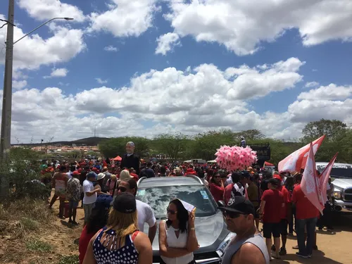 
				
					Liderado por Ricardo e com a presença de Haddad, ato em Monteiro cobra a volta das águas da Transposição
				
				