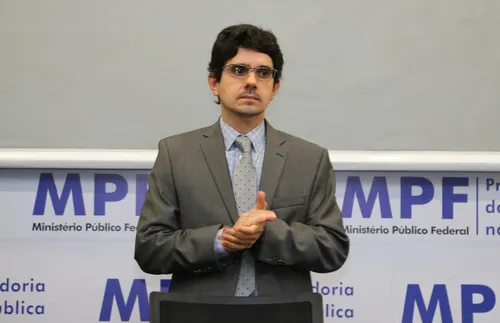 
				
					Procurador-geral da República nomeia novo procurador-chefe do MPF na Paraíba
				
				