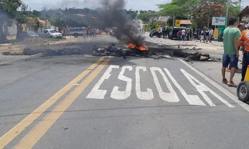 
                                        
                                            Moradores bloqueiam BR-104 após morte de duas crianças em Remígio
                                        
                                        