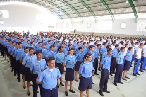 
				
					Prefeitura de JP quer aderir ao projeto de escolas cívico-militares de Bolsonaro
				
				